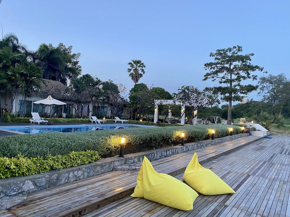 Chez Nous Boutique Resort Haad Chao Samran Extérieur photo